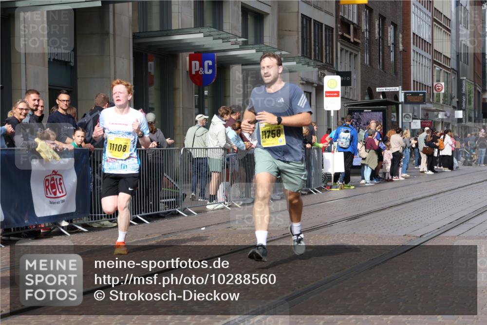 13.09.2026 - 21. swb-Marathon Bremen Strokosch-Dieckow http://msf.ph/oto/10288560 13.09.2026 10:44:09 Ziel 10454, 10806, 10861, 10956, 11148, 11438, 11615, 12473, 10337, 10342, 11019, 11108, 11208, 11312, 11447, 11614, 11644, 11758, 11930, 11948, 12436, 12559, 13538 meine-sportfotos.de