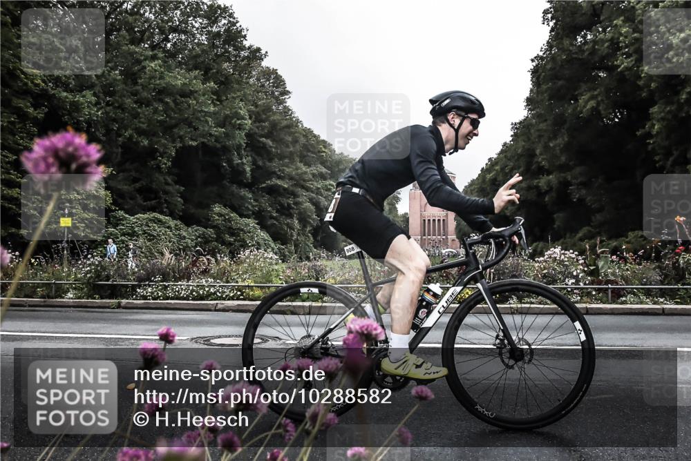 13.09.2026 - Stadtparktriathlon H.Heesch http://msf.ph/oto/10288582 13.09.2026 11:35:43 Radfahren 612, 796, 867, 908 meine-sportfotos.de