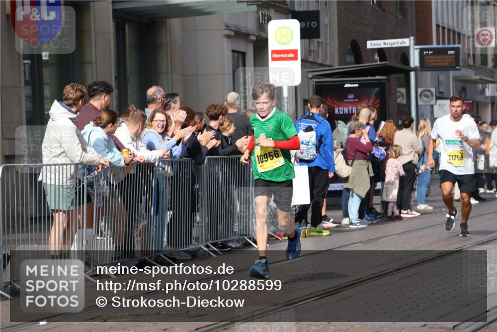 13.09.2026 - 21. swb-Marathon Bremen Strokosch-Dieckow http://msf.ph/oto/10288599 13.09.2026 10:44:16 Ziel 10454, 10806, 10861, 10956, 11438, 11615, 11704, 12473, 10342, 10956, 11108, 11148, 11312, 11447, 11614, 11644, 11758, 11930, 12559, 13538 meine-sportfotos.de