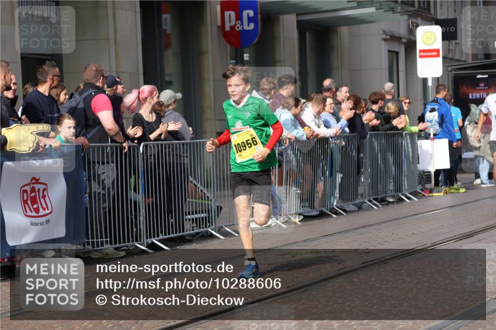 13.09.2026 - 21. swb-Marathon Bremen Strokosch-Dieckow http://msf.ph/oto/10288606 13.09.2026 10:44:18 Ziel 10454, 10806, 10861, 11438, 11615, 11692, 11704, 12425, 12473, 10342, 10956, 11108, 11148, 11447, 11644, 11758, 12559, 13538 meine-sportfotos.de
