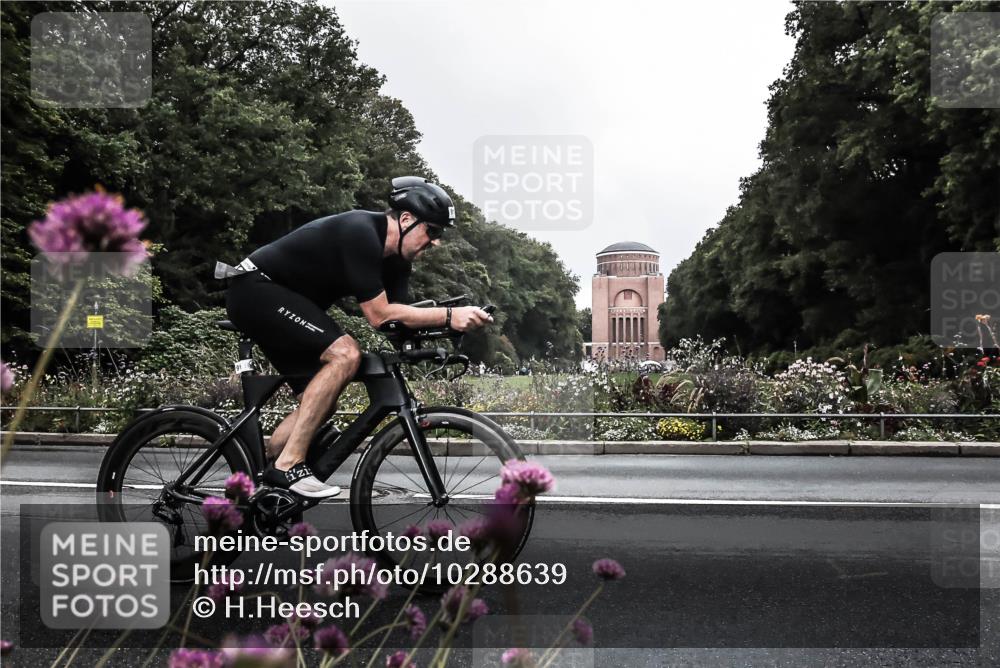13.09.2026 - Stadtparktriathlon H.Heesch http://msf.ph/oto/10288639 13.09.2026 11:36:10 Radfahren 709, 718, 847, 892, 916 meine-sportfotos.de