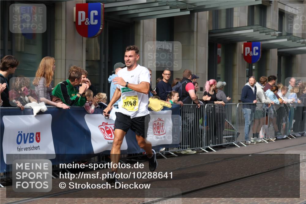 13.09.2026 - 21. swb-Marathon Bremen Strokosch-Dieckow http://msf.ph/oto/10288641 13.09.2026 10:44:21 Ziel 10454, 10806, 10861, 11438, 11615, 11692, 11704, 12302, 12425, 12473, 10342, 10956, 11108, 11148, 11644, 11758, 13538 meine-sportfotos.de