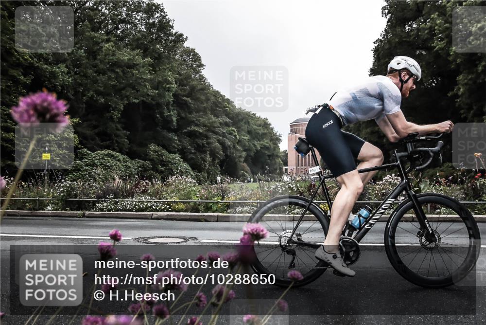 13.09.2026 - Stadtparktriathlon H.Heesch http://msf.ph/oto/10288650 13.09.2026 11:36:14 Radfahren 709, 847, 892 meine-sportfotos.de