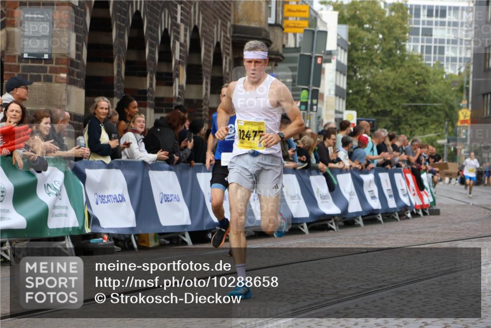 13.09.2026 - 21. swb-Marathon Bremen Strokosch-Dieckow http://msf.ph/oto/10288658 13.09.2026 10:41:01 Ziel 10520, 10575, 13563, 13566, 11077, 11201 meine-sportfotos.de