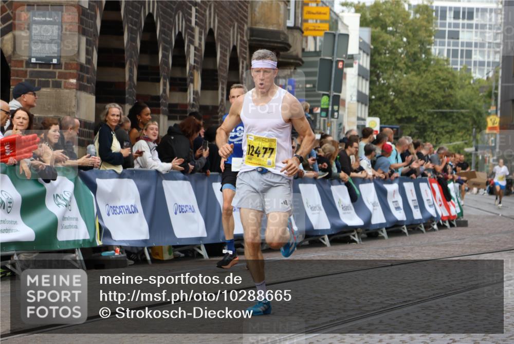 13.09.2026 - 21. swb-Marathon Bremen Strokosch-Dieckow http://msf.ph/oto/10288665 13.09.2026 10:41:01 Ziel 10520, 10575, 13563, 13566, 11077, 11201 meine-sportfotos.de