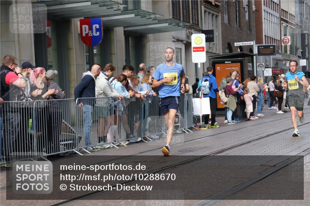 13.09.2026 - 21. swb-Marathon Bremen Strokosch-Dieckow http://msf.ph/oto/10288670 13.09.2026 10:44:25 Ziel 10266, 10454, 10628, 10806, 10861, 11615, 11692, 11704, 12302, 12425, 12473, 10956, 11108, 11148, 11438, 11644, 11758 meine-sportfotos.de