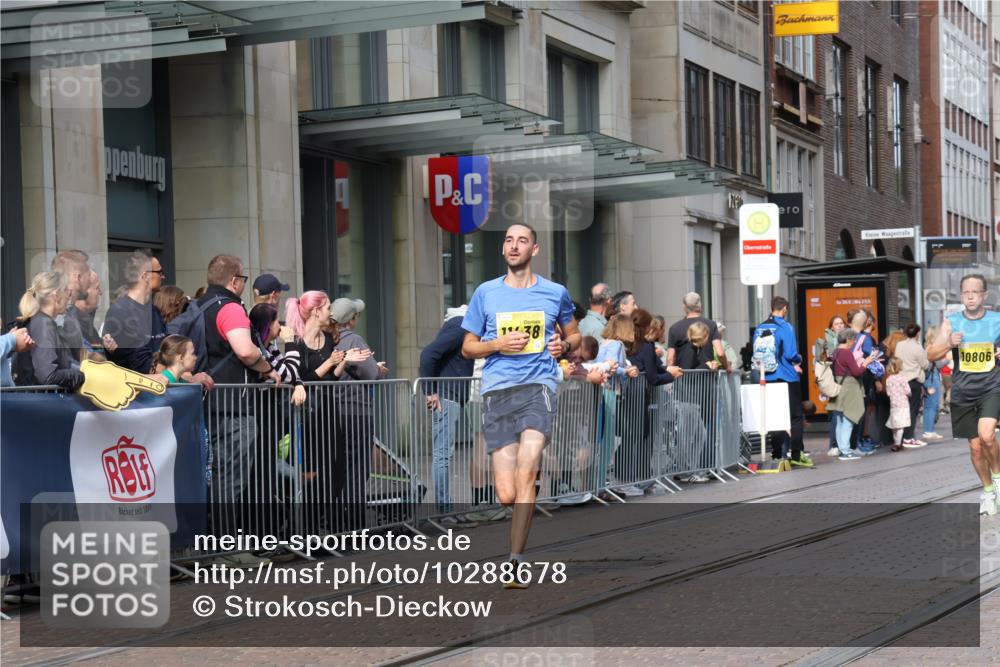 13.09.2026 - 21. swb-Marathon Bremen Strokosch-Dieckow http://msf.ph/oto/10288678 13.09.2026 10:44:26 Ziel 10266, 10454, 10628, 10806, 10861, 11615, 11692, 11704, 12302, 12425, 12473, 10956, 11108, 11148, 11438, 11644, 11758 meine-sportfotos.de