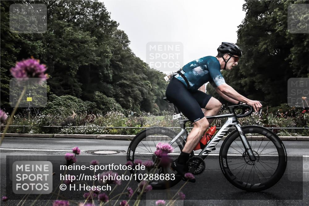 13.09.2026 - Stadtparktriathlon H.Heesch http://msf.ph/oto/10288683 13.09.2026 11:36:34 Radfahren 647, 706, 823, 886, 937 meine-sportfotos.de