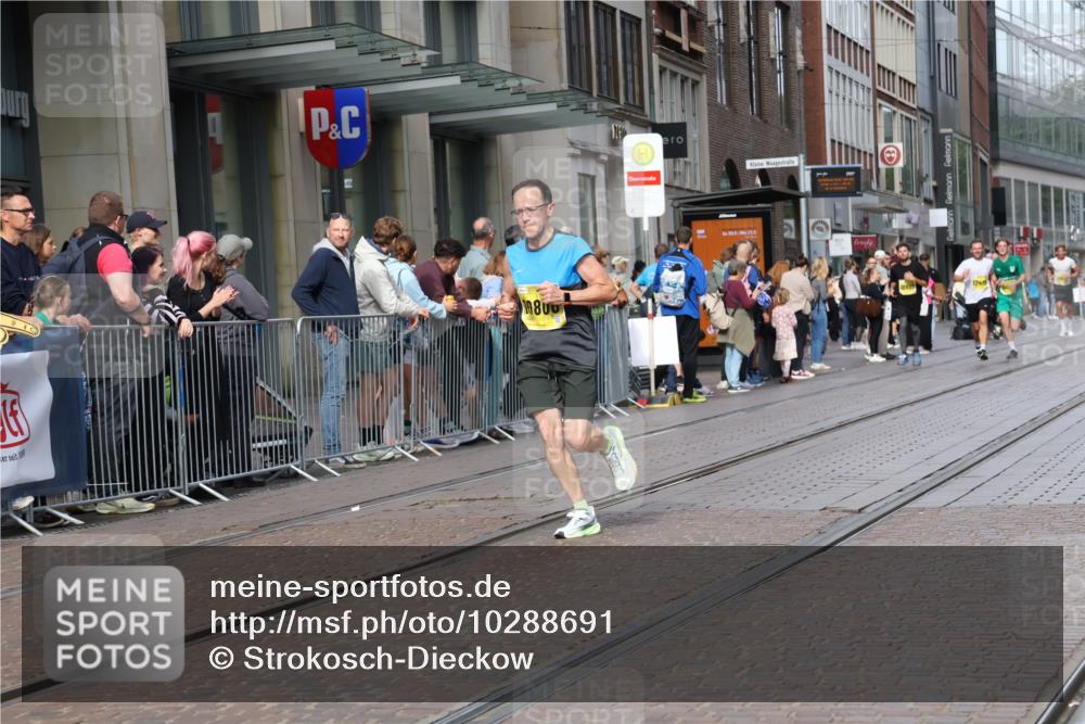 13.09.2026 - 21. swb-Marathon Bremen Strokosch-Dieckow http://msf.ph/oto/10288691 13.09.2026 10:44:28 Ziel 10266, 10628, 10735, 10861, 11615, 11692, 11704, 12302, 12425, 12473, 10454, 10806, 10956, 11108, 11148, 11438, 11644, 11758 meine-sportfotos.de