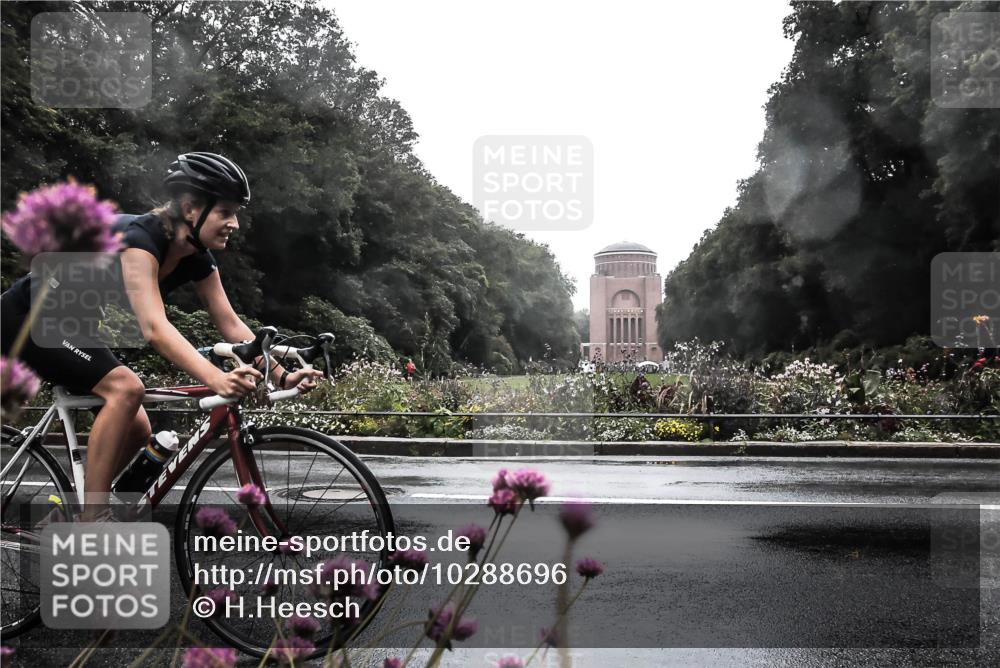 13.09.2026 - Stadtparktriathlon H.Heesch http://msf.ph/oto/10288696 13.09.2026 12:47:56 Radfahren 1109, 1192, 1208, 1297 meine-sportfotos.de