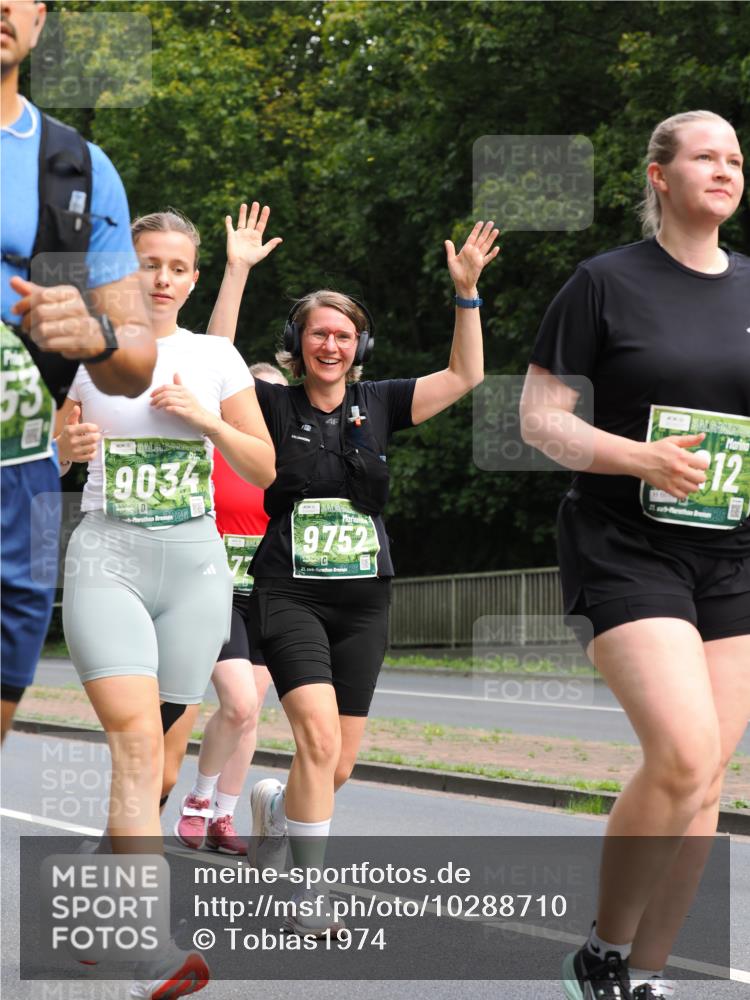 13.09.2026 - 21. swb-Marathon Bremen TobiasT http://msf.ph/oto/10288710 13.09.2026 12:25:57 Laufen 9034, 4, 9752, 21, 40, 21, 12 meine-sportfotos.de