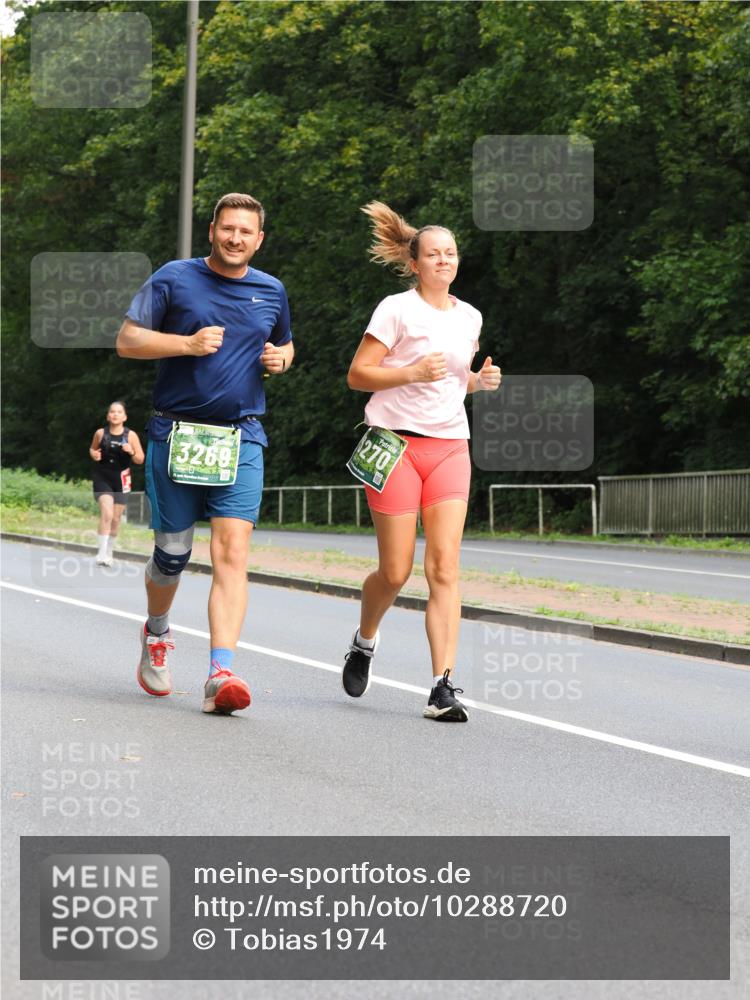 13.09.2026 - 21. swb-Marathon Bremen TobiasT http://msf.ph/oto/10288720 13.09.2026 12:26:01 Laufen 3269, 270 meine-sportfotos.de