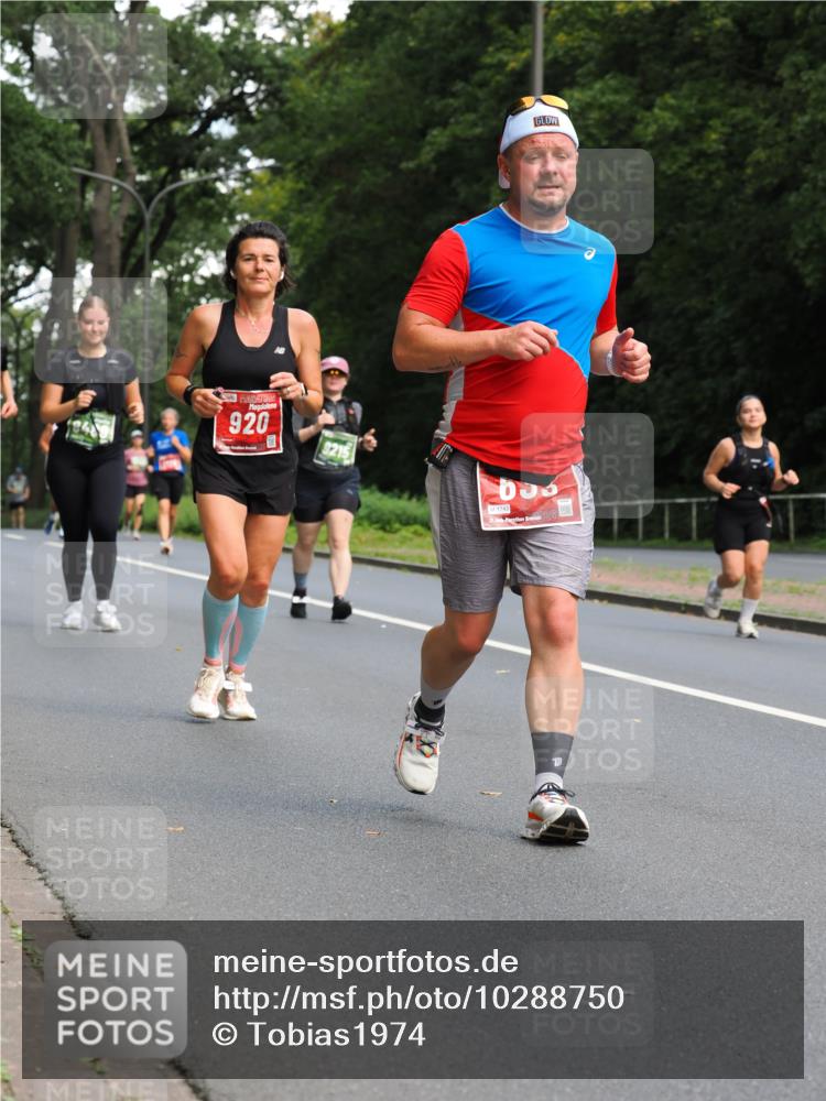13.09.2026 - 21. swb-Marathon Bremen TobiasT http://msf.ph/oto/10288750 13.09.2026 12:26:04 Laufen 920, 9215, 1742, 21, 26 meine-sportfotos.de