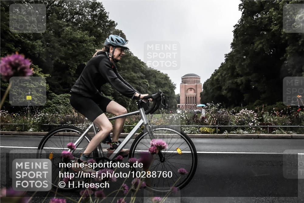 13.09.2026 - Stadtparktriathlon H.Heesch http://msf.ph/oto/10288760 13.09.2026 11:37:21 Radfahren 761, 864, 906, 911, 926 meine-sportfotos.de