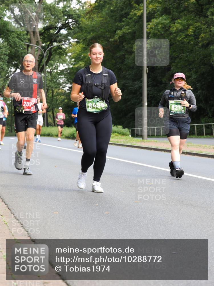 13.09.2026 - 21. swb-Marathon Bremen TobiasT http://msf.ph/oto/10288772 13.09.2026 12:26:08 Laufen 207, 8489, 9215 meine-sportfotos.de
