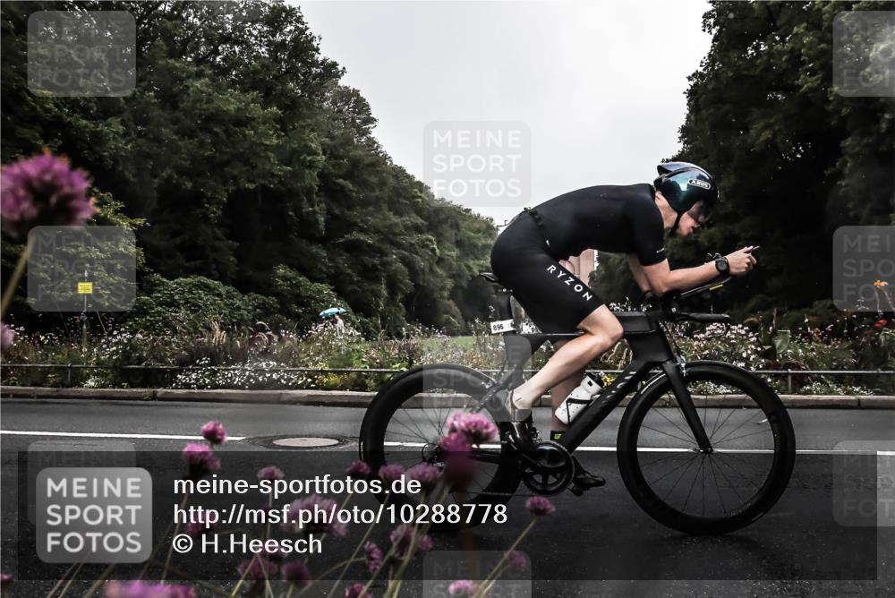 13.09.2026 - Stadtparktriathlon H.Heesch http://msf.ph/oto/10288778 13.09.2026 11:37:27 Radfahren 724, 836, 896 meine-sportfotos.de
