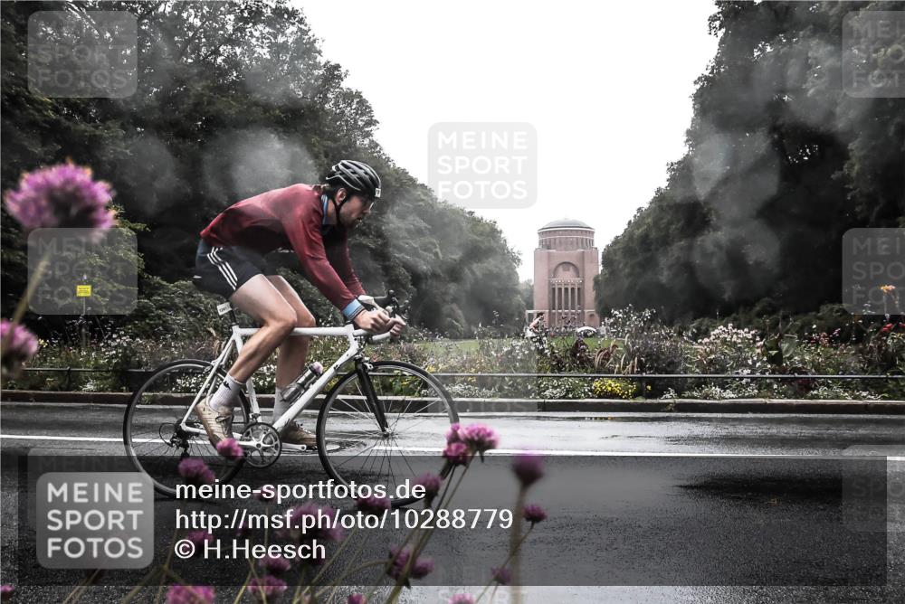 13.09.2026 - Stadtparktriathlon H.Heesch http://msf.ph/oto/10288779 13.09.2026 12:48:48 Radfahren 1241, 1265 meine-sportfotos.de