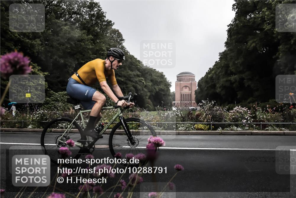 13.09.2026 - Stadtparktriathlon H.Heesch http://msf.ph/oto/10288791 13.09.2026 11:37:35 Radfahren 829, 833, 923 meine-sportfotos.de