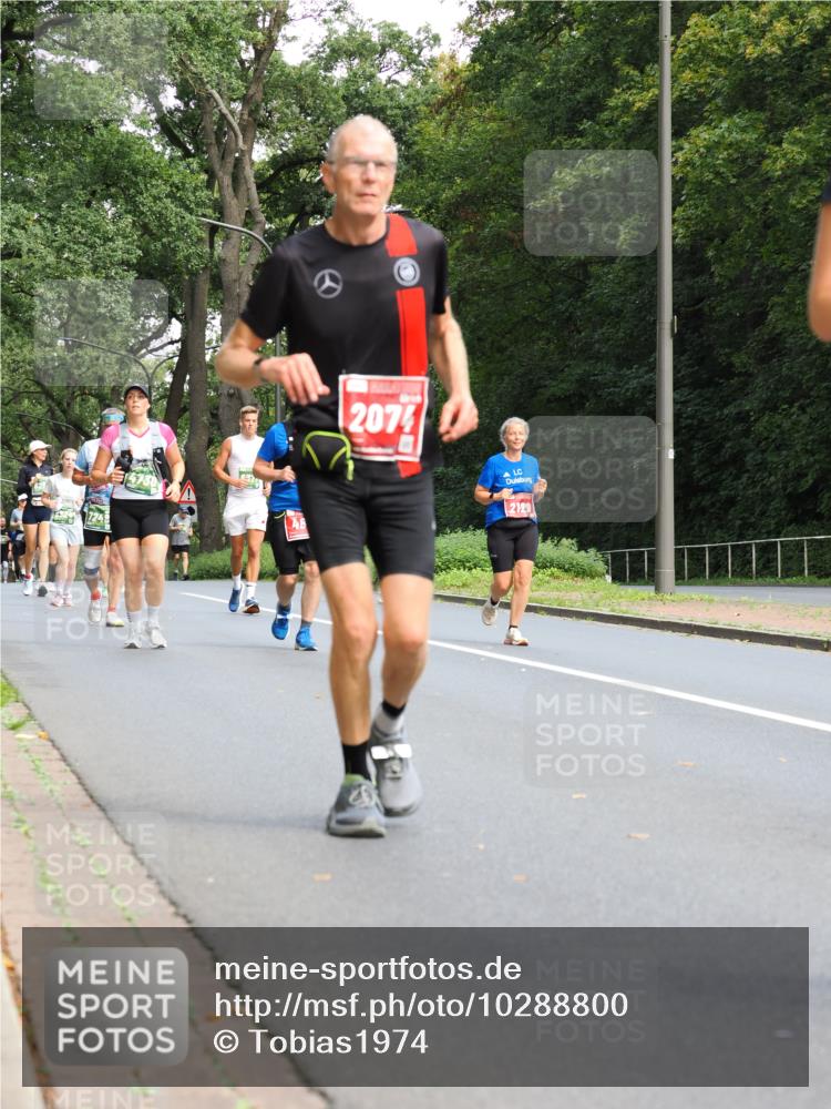 13.09.2026 - 21. swb-Marathon Bremen TobiasT http://msf.ph/oto/10288800 13.09.2026 12:26:10 Laufen 724, 2074, 2129 meine-sportfotos.de