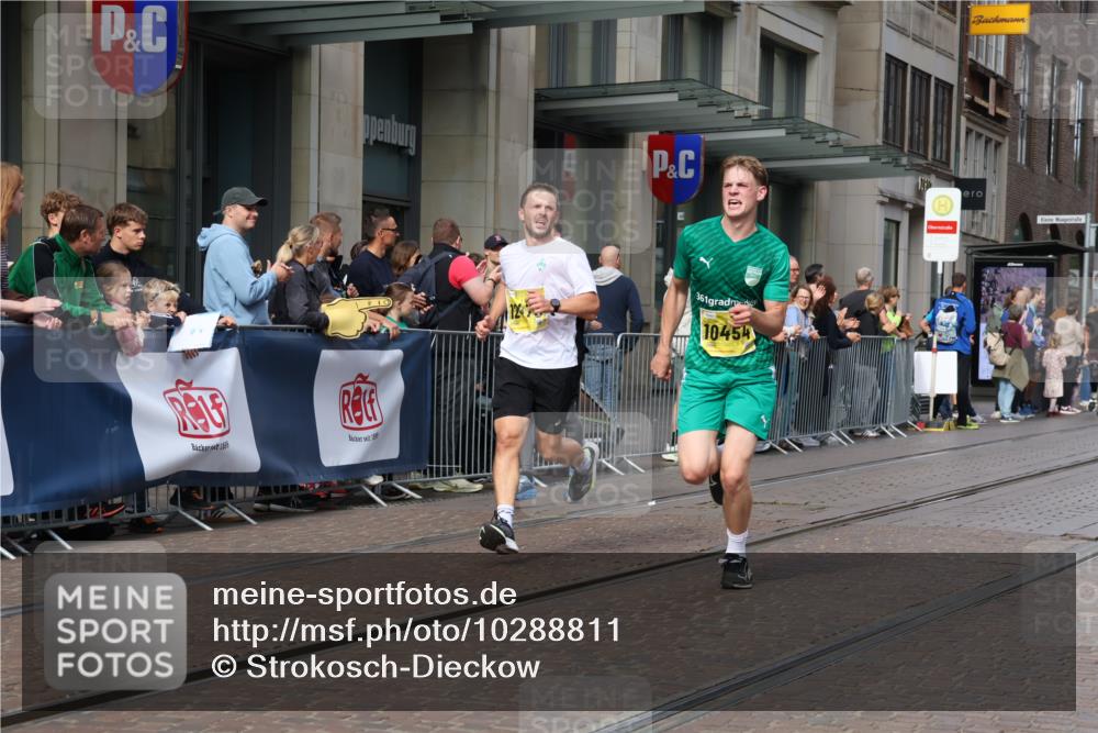 13.09.2026 - 21. swb-Marathon Bremen Strokosch-Dieckow http://msf.ph/oto/10288811 13.09.2026 10:44:35 Ziel 10096, 10266, 10628, 10735, 11692, 11704, 12302, 12425, 10454, 10806, 10861, 10956, 11148, 11438, 11615, 12473 meine-sportfotos.de