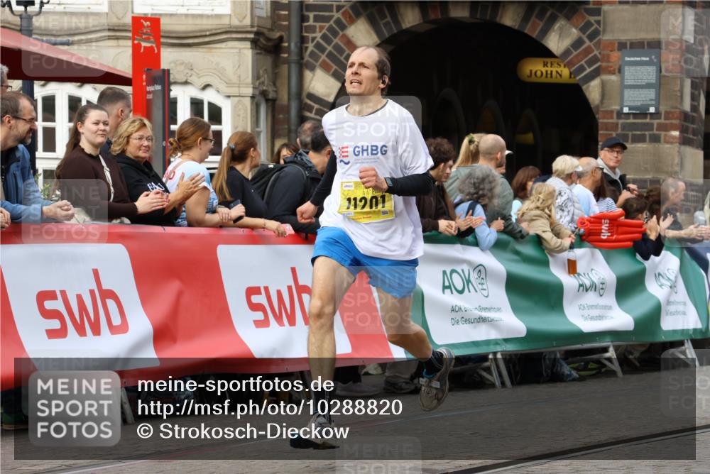 13.09.2026 - 21. swb-Marathon Bremen Strokosch-Dieckow http://msf.ph/oto/10288820 13.09.2026 10:41:16 Ziel 10575, 11201, 11903, 12209, 12477, 11944, 12442, 13520 meine-sportfotos.de