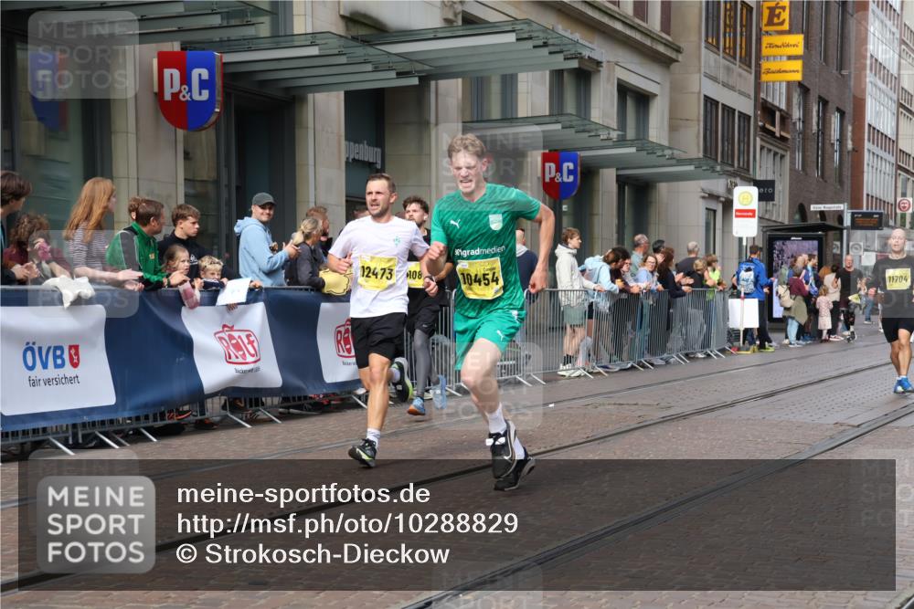 13.09.2026 - 21. swb-Marathon Bremen Strokosch-Dieckow http://msf.ph/oto/10288829 13.09.2026 10:44:35 Ziel 10096, 10266, 10628, 10735, 11692, 11704, 12302, 12425, 10454, 10806, 10861, 10956, 11148, 11438, 11615, 12473 meine-sportfotos.de