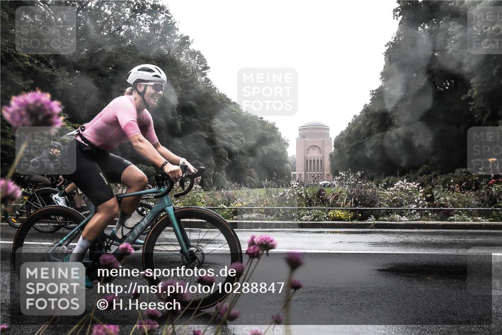 13.09.2026 - Stadtparktriathlon H.Heesch http://msf.ph/oto/10288847 13.09.2026 12:49:23 Radfahren 1145, 1151 meine-sportfotos.de