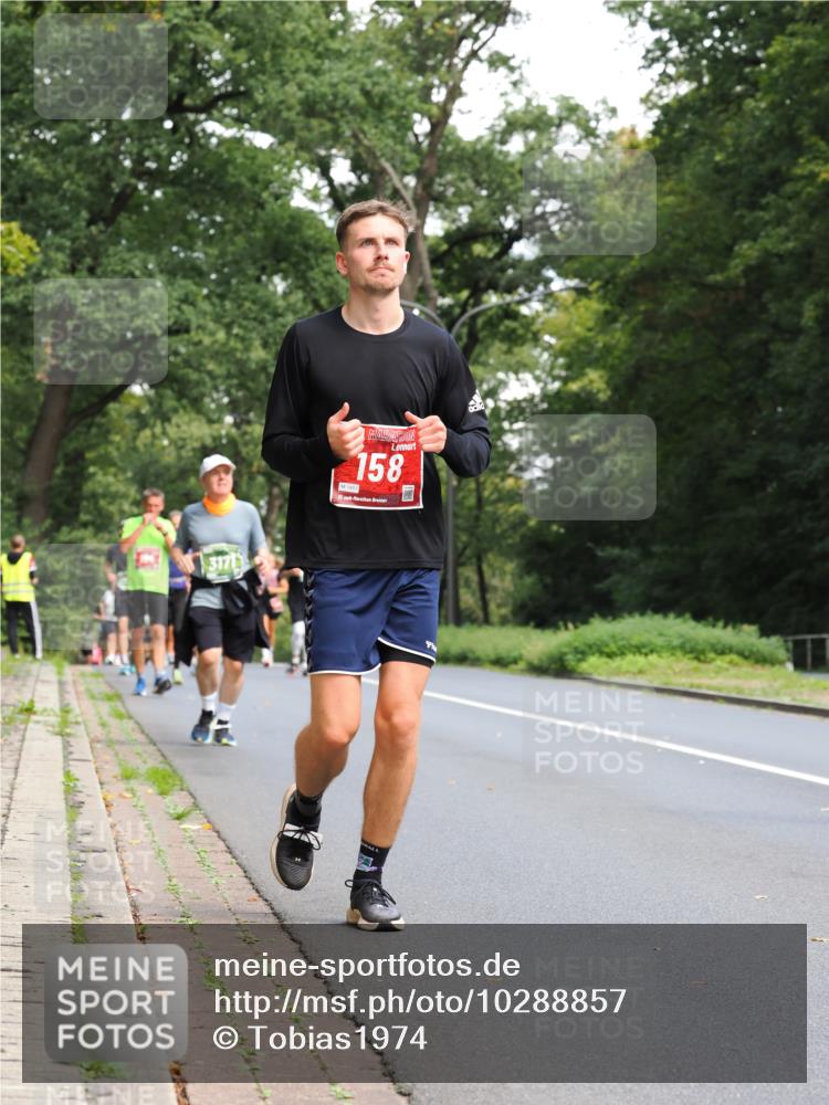 13.09.2026 - 21. swb-Marathon Bremen TobiasT http://msf.ph/oto/10288857 13.09.2026 12:26:32 Laufen 1451, 158, 21 meine-sportfotos.de