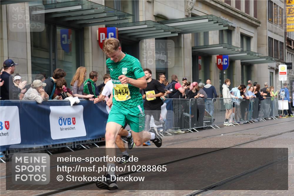 13.09.2026 - 21. swb-Marathon Bremen Strokosch-Dieckow http://msf.ph/oto/10288865 13.09.2026 10:44:36 Ziel 10096, 10266, 10628, 10735, 11692, 11704, 12302, 12425, 13591, 10454, 10806, 10861, 10956, 11148, 11438, 11615, 12473 meine-sportfotos.de