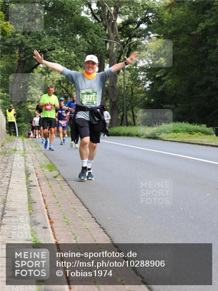 13.09.2026 - 21. swb-Marathon Bremen TobiasT http://msf.ph/oto/10288906 13.09.2026 12:26:35 Laufen 194, 3171, 1267 meine-sportfotos.de
