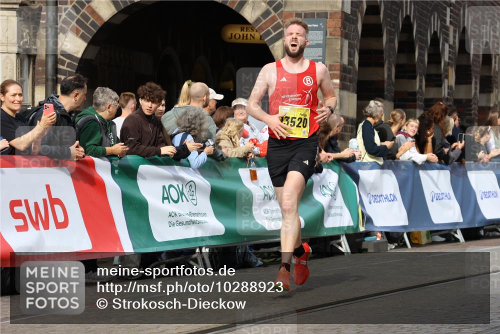 13.09.2026 - 21. swb-Marathon Bremen Strokosch-Dieckow http://msf.ph/oto/10288923 13.09.2026 10:41:33 Ziel 11077, 11201, 10341, 10972, 11426, 11527, 12246, 12455, 13586 meine-sportfotos.de