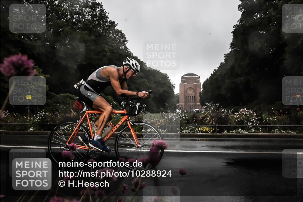 13.09.2026 - Stadtparktriathlon H.Heesch http://msf.ph/oto/10288924 13.09.2026 11:39:33 Radfahren 737, 757, 825, 917 meine-sportfotos.de
