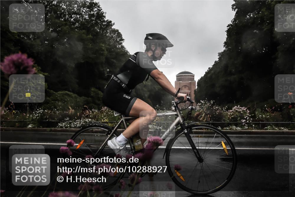 13.09.2026 - Stadtparktriathlon H.Heesch http://msf.ph/oto/10288927 13.09.2026 11:39:33 Radfahren 737, 757, 825, 917 meine-sportfotos.de