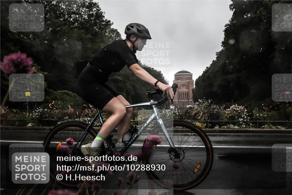 13.09.2026 - Stadtparktriathlon H.Heesch http://msf.ph/oto/10288930 13.09.2026 11:39:35 Radfahren 737, 757, 825, 917 meine-sportfotos.de