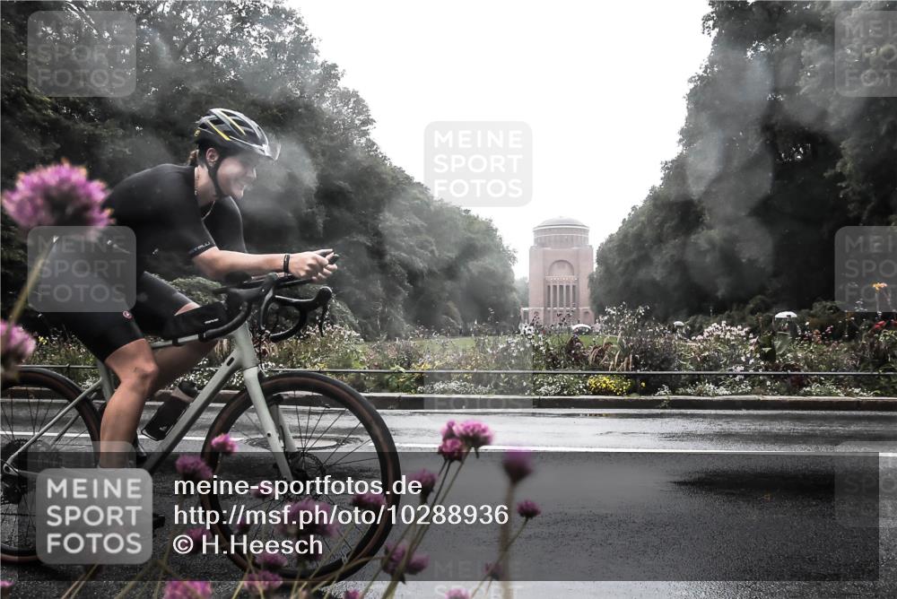 13.09.2026 - Stadtparktriathlon H.Heesch http://msf.ph/oto/10288936 13.09.2026 12:49:56 Radfahren 1070, 1089, 1300 meine-sportfotos.de