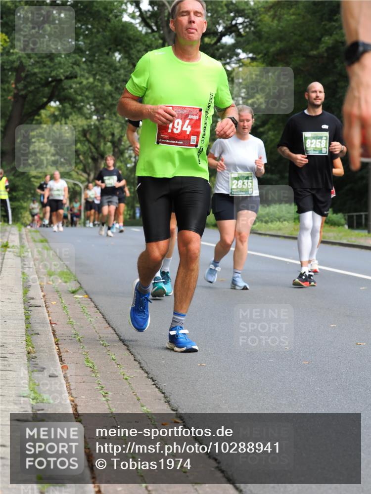 13.09.2026 - 21. swb-Marathon Bremen TobiasT http://msf.ph/oto/10288941 13.09.2026 12:26:45 Laufen 194, 21, 2835, 8258 meine-sportfotos.de