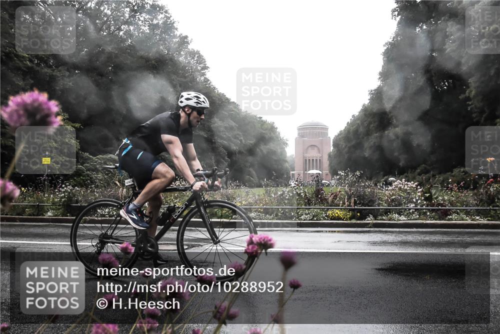 13.09.2026 - Stadtparktriathlon H.Heesch http://msf.ph/oto/10288952 13.09.2026 12:50:05 Radfahren 1177, 1210, 1276 meine-sportfotos.de