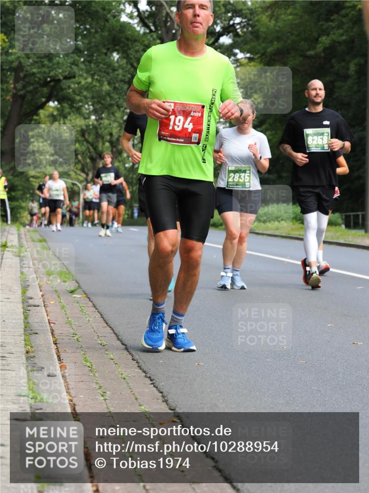13.09.2026 - 21. swb-Marathon Bremen TobiasT http://msf.ph/oto/10288954 13.09.2026 12:26:46 Laufen 194, 2835, 8258 meine-sportfotos.de