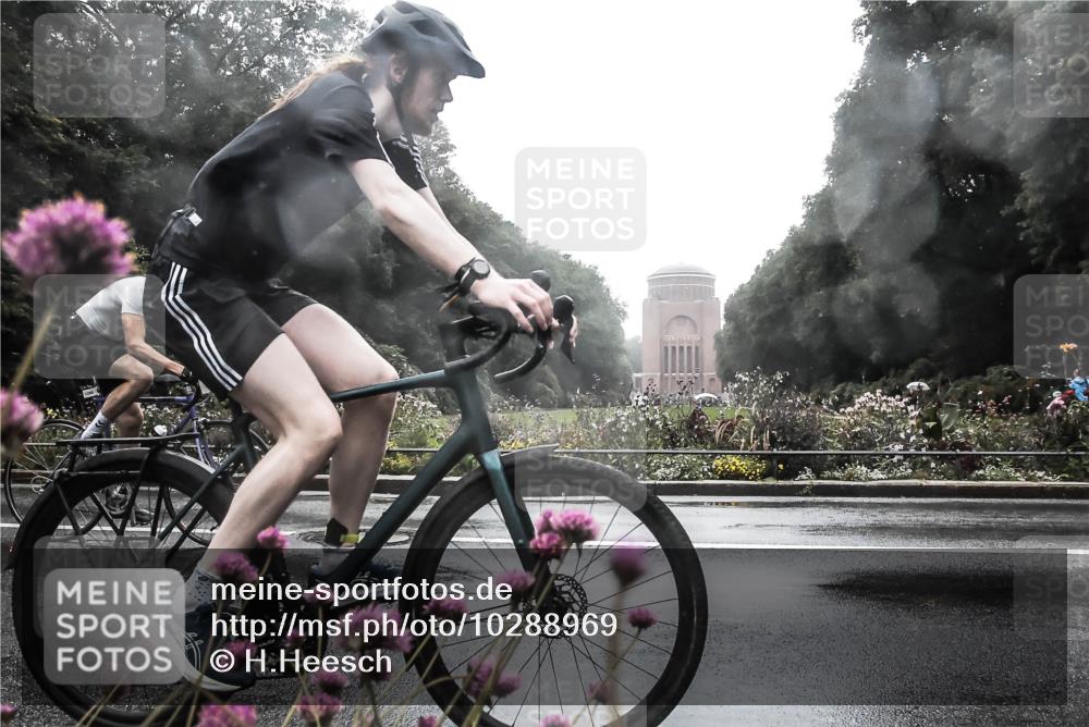 13.09.2026 - Stadtparktriathlon H.Heesch http://msf.ph/oto/10288969 13.09.2026 12:50:17 Radfahren 1080, 1106, 1249, 1264, 1301, 1306 meine-sportfotos.de