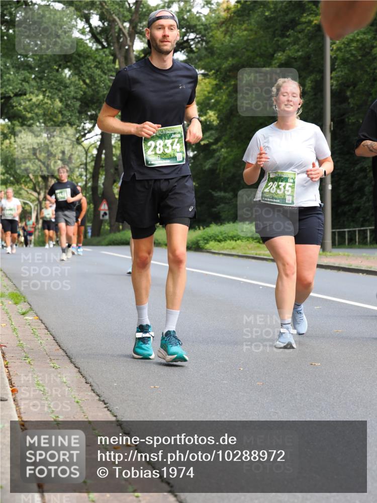 13.09.2026 - 21. swb-Marathon Bremen TobiasT http://msf.ph/oto/10288972 13.09.2026 12:26:47 Laufen 2834, 026, 2835 meine-sportfotos.de