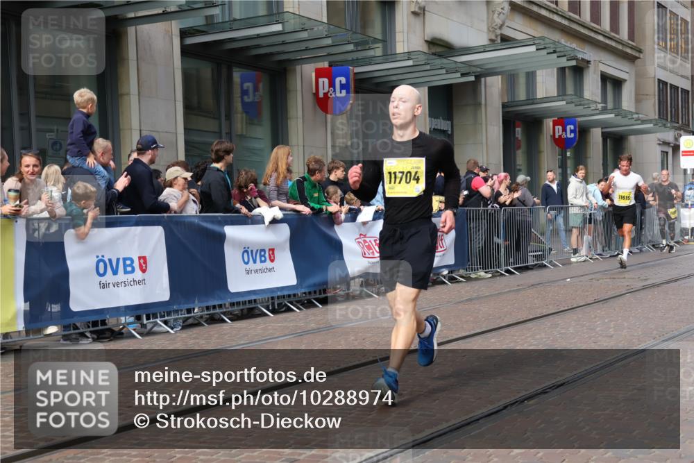 13.09.2026 - 21. swb-Marathon Bremen Strokosch-Dieckow http://msf.ph/oto/10288974 13.09.2026 10:44:39 Ziel 10096, 10214, 10266, 10628, 10735, 11692, 12302, 12425, 13591, 10454, 10806, 10861, 10956, 11148, 11438, 11615, 11704, 12473 meine-sportfotos.de