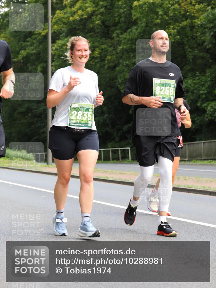 13.09.2026 - 21. swb-Marathon Bremen TobiasT http://msf.ph/oto/10288981 13.09.2026 12:26:48 Laufen 2835, 26, 8258 meine-sportfotos.de