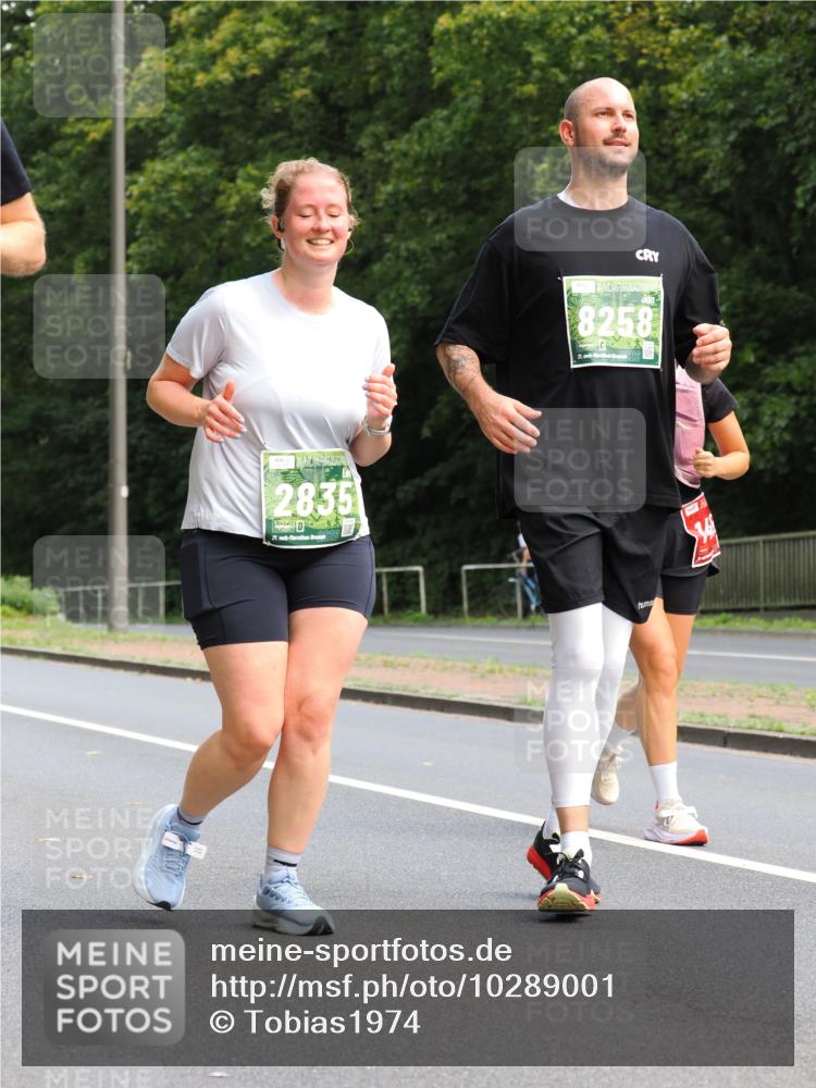 13.09.2026 - 21. swb-Marathon Bremen TobiasT http://msf.ph/oto/10289001 13.09.2026 12:26:49 Laufen 2835, 21, 26, 8258, 21, 26 meine-sportfotos.de