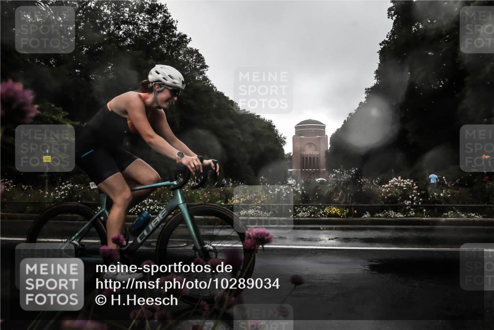 13.09.2026 - Stadtparktriathlon H.Heesch http://msf.ph/oto/10289034 13.09.2026 11:40:22 Radfahren 804, 818, 834, 856, 925 meine-sportfotos.de