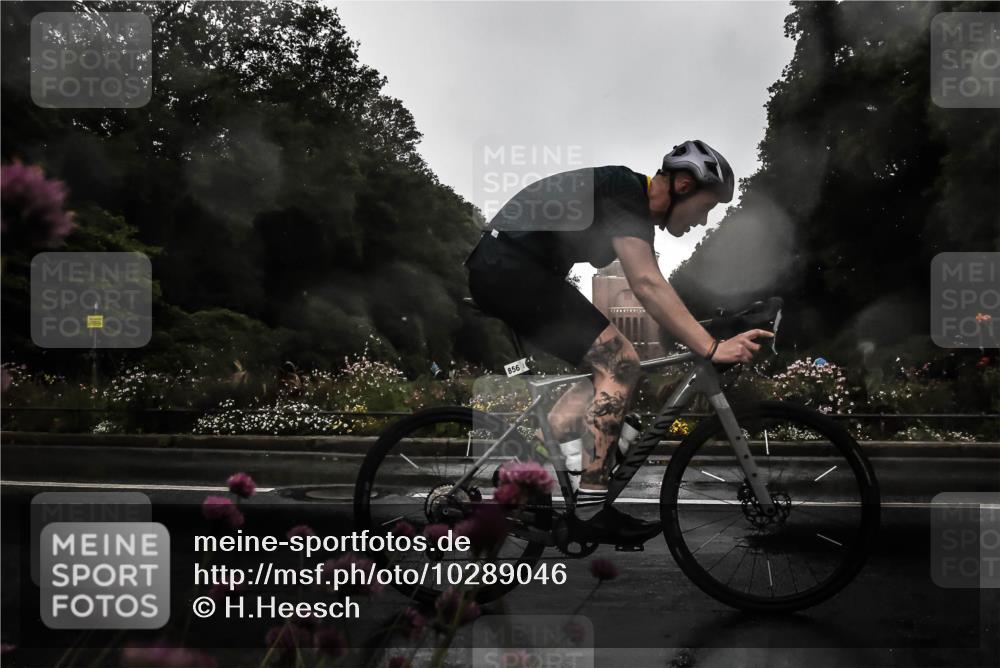 13.09.2026 - Stadtparktriathlon H.Heesch http://msf.ph/oto/10289046 13.09.2026 11:40:25 Radfahren 772, 804, 818, 834, 856, 925 meine-sportfotos.de