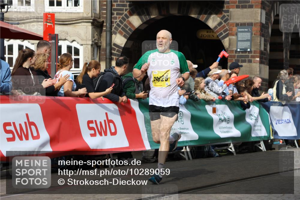 13.09.2026 - 21. swb-Marathon Bremen Strokosch-Dieckow http://msf.ph/oto/10289059 13.09.2026 10:41:42 Ziel 11077, 11944, 12442, 13520, 10972, 12468 meine-sportfotos.de