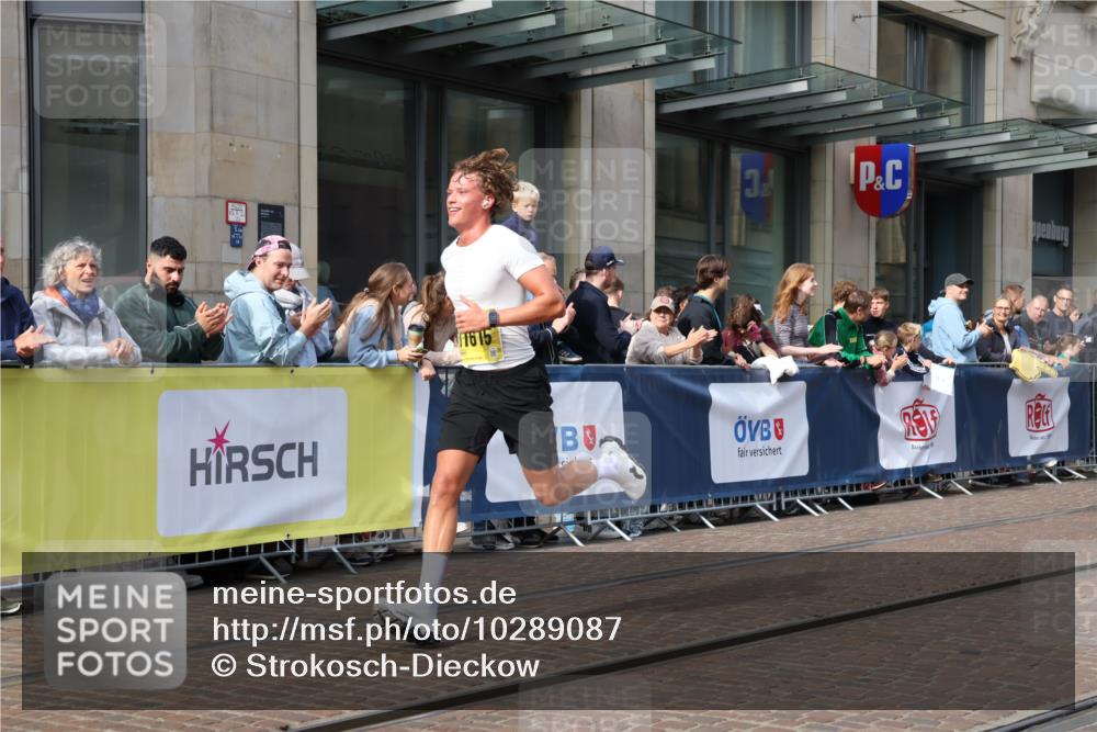 13.09.2026 - 21. swb-Marathon Bremen Strokosch-Dieckow http://msf.ph/oto/10289087 13.09.2026 10:44:42 Ziel 10096, 10214, 10266, 10628, 10735, 11020, 11692, 12302, 12425, 13591, 10454, 10806, 10861, 11438, 11615, 11704, 12425, 12473 meine-sportfotos.de