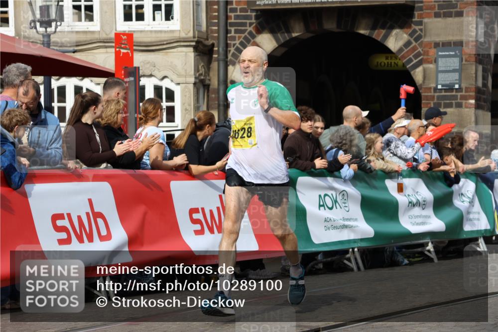 13.09.2026 - 21. swb-Marathon Bremen Strokosch-Dieckow http://msf.ph/oto/10289100 13.09.2026 10:41:42 Ziel 11077, 11944, 12442, 13520, 10972, 12468 meine-sportfotos.de