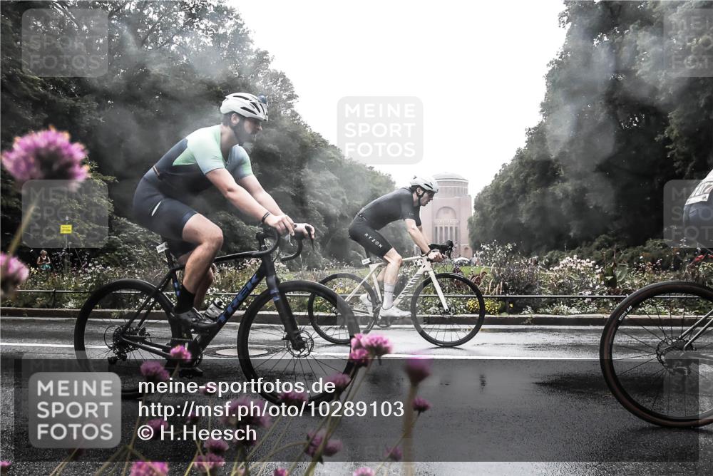 13.09.2026 - Stadtparktriathlon H.Heesch http://msf.ph/oto/10289103 13.09.2026 12:51:32 Radfahren 1073, 1077, 1117, 1239, 1278 meine-sportfotos.de