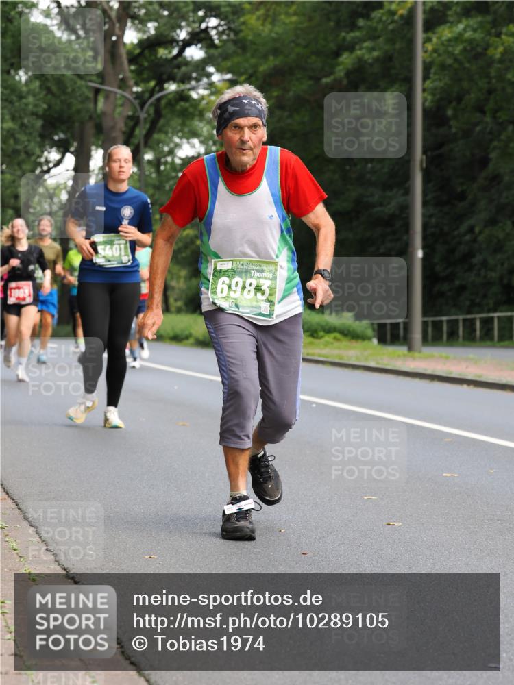 13.09.2026 - 21. swb-Marathon Bremen TobiasT http://msf.ph/oto/10289105 13.09.2026 12:27:14 Laufen 1003, 5401, 6983 meine-sportfotos.de